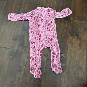 Lullaby lane girls pajamas 0-3 months Pink Zip Up Footies Rayon Spandex